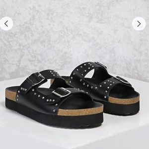 ⭐️ NWOT F21 Black Studded Sandals ⭐️